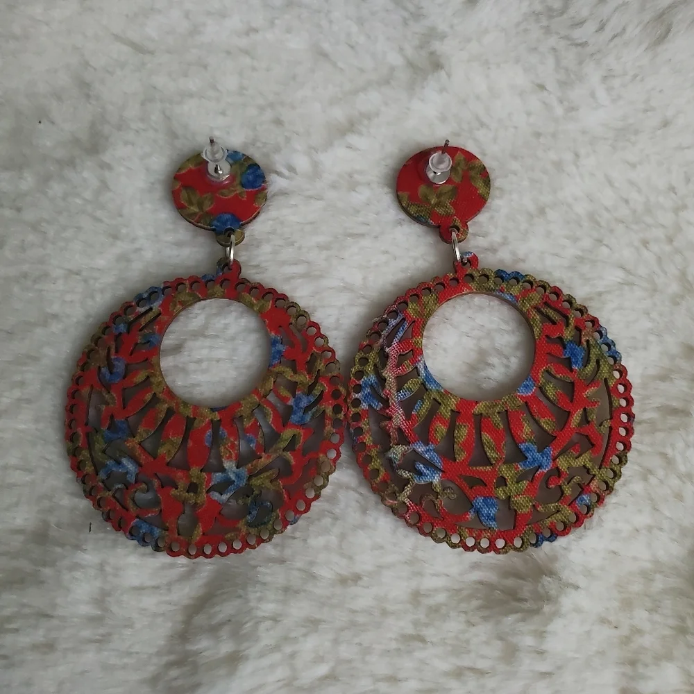 3/$15 New Red Wooden Floral Earrings - Picture 2 of 3